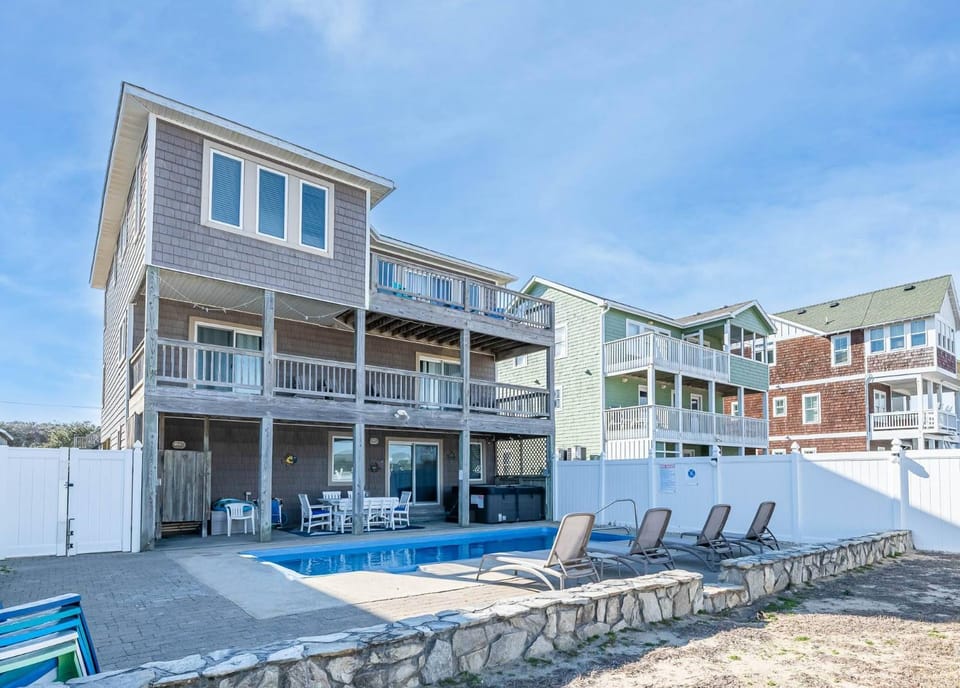 Shorenuff - Nags Head MP 11, Ocean View, Beach 200 Yds, Pool, Hot Tub, Pool Table, YR Flex Stays House in Nags Head