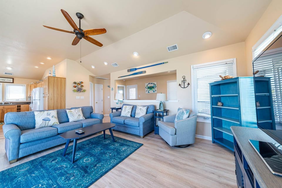 Shorenuff - Nags Head MP 11, Ocean View, Beach 200 Yds, Pool, Hot Tub, Pool Table, YR Flex Stays House in Nags Head