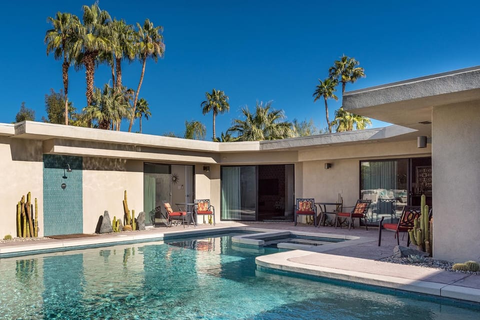 Property building, Balcony/Terrace, Swimming pool