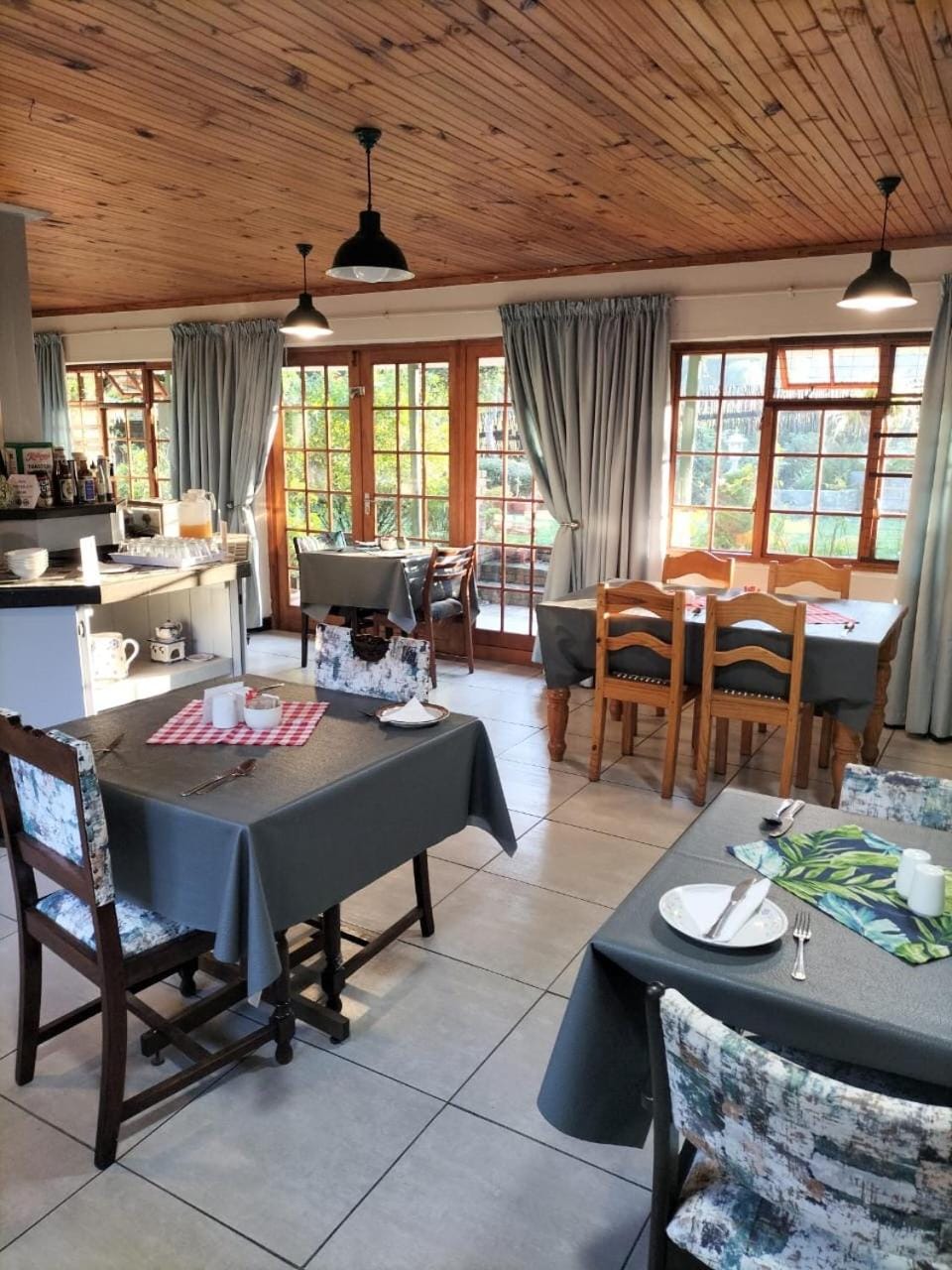 Restaurant/places to eat, Dining area