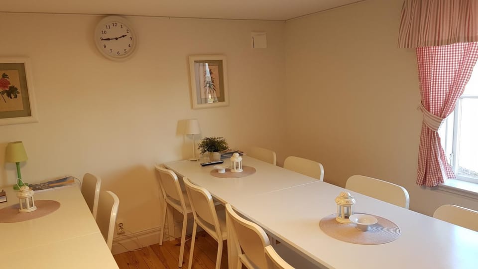 Communal lounge/ TV room, Kitchen or kitchenette, Dining area, Communal kitchen