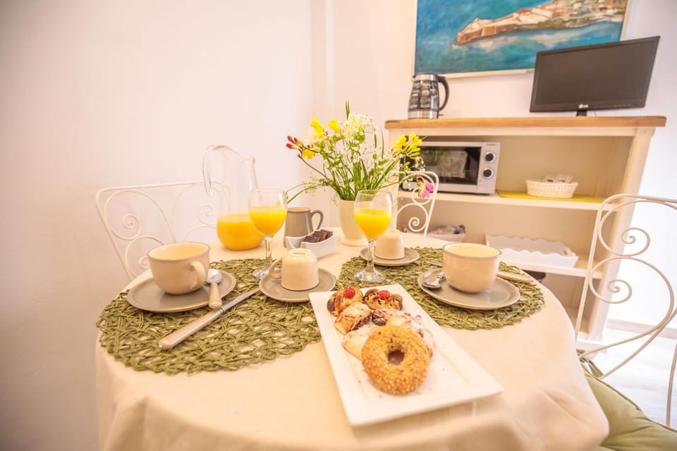 Dining area, Breakfast