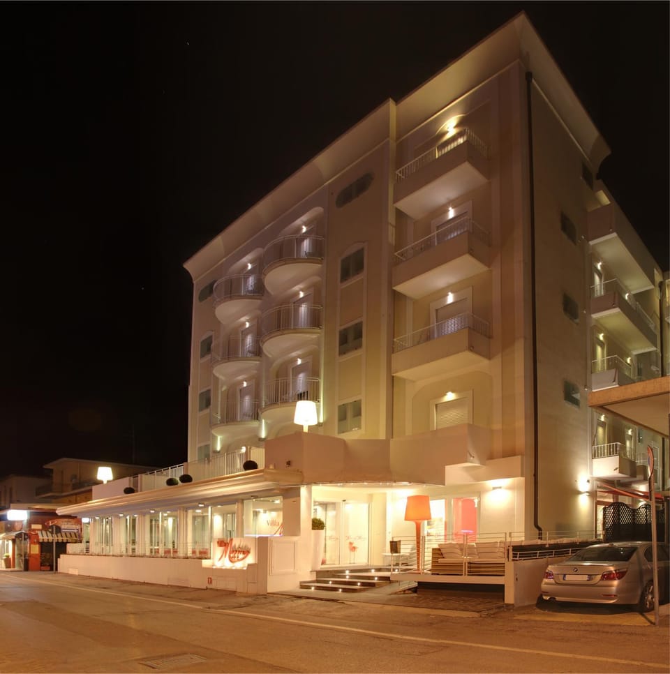Facade/entrance, Balcony/Terrace