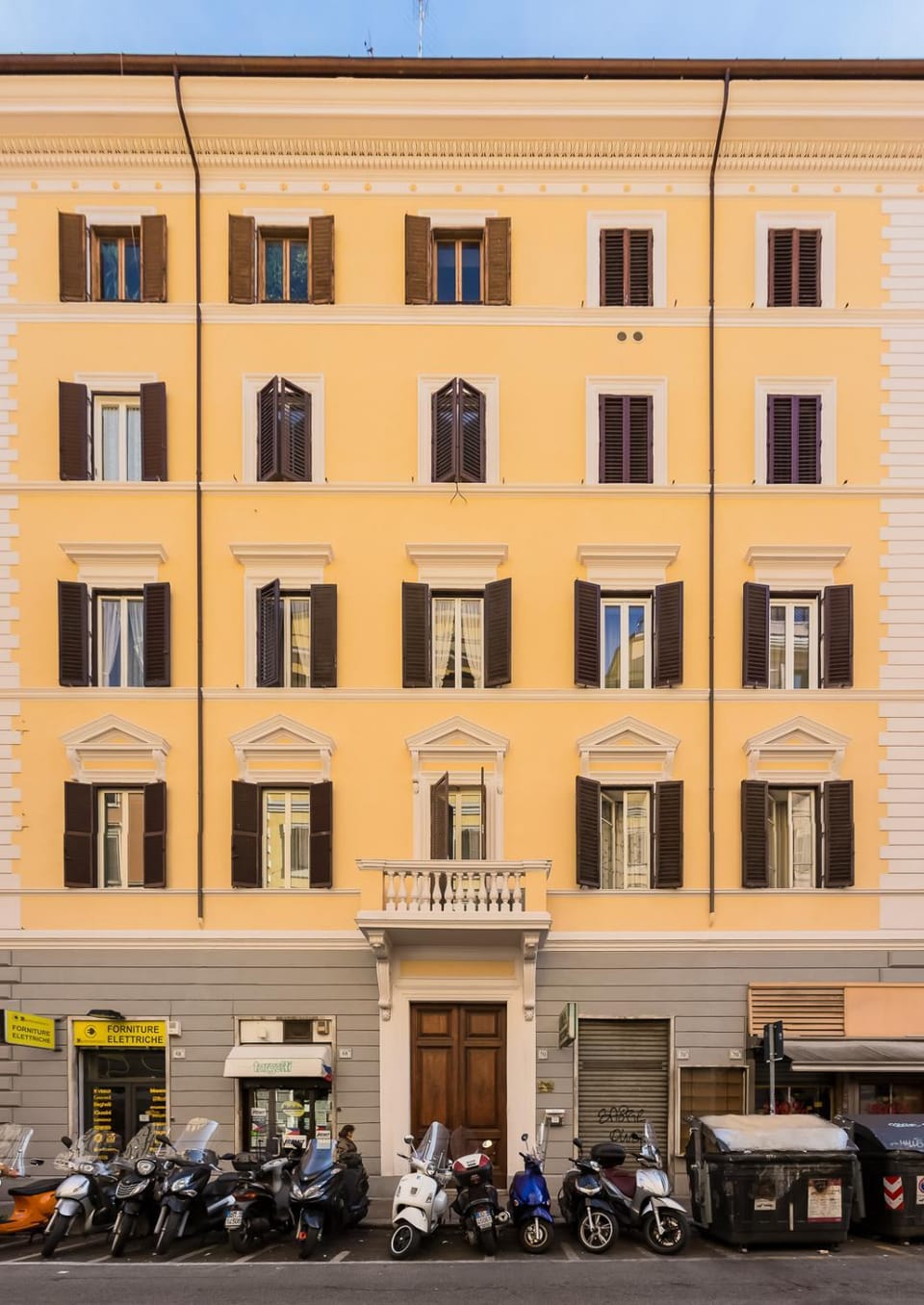 Facade/entrance