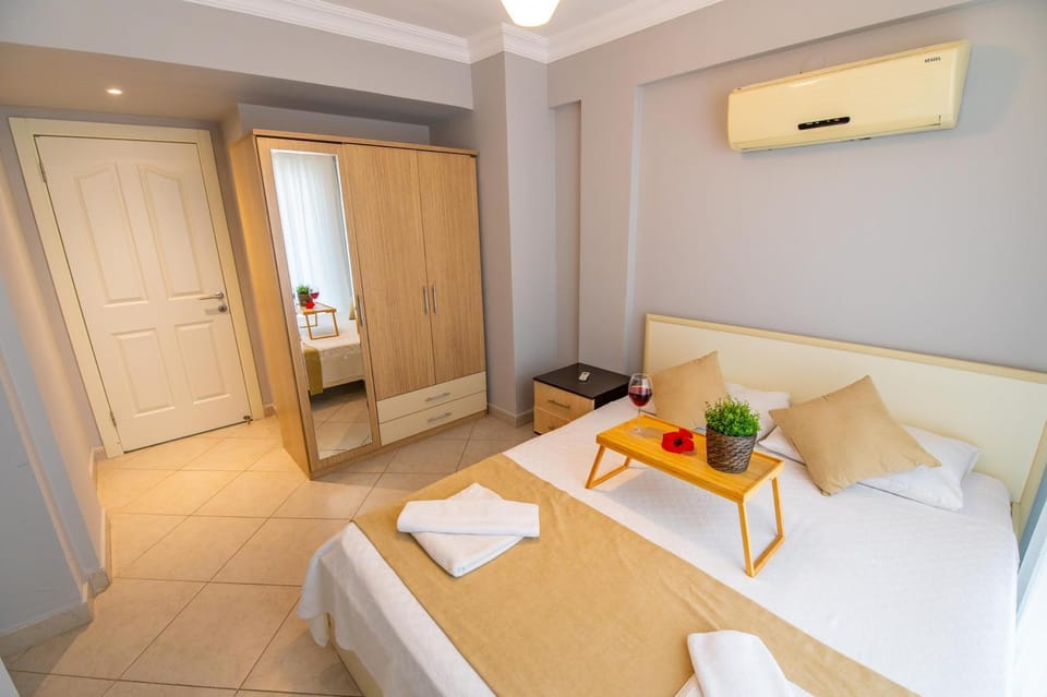 Bed, Living room, Seating area, Bedroom, air conditioner