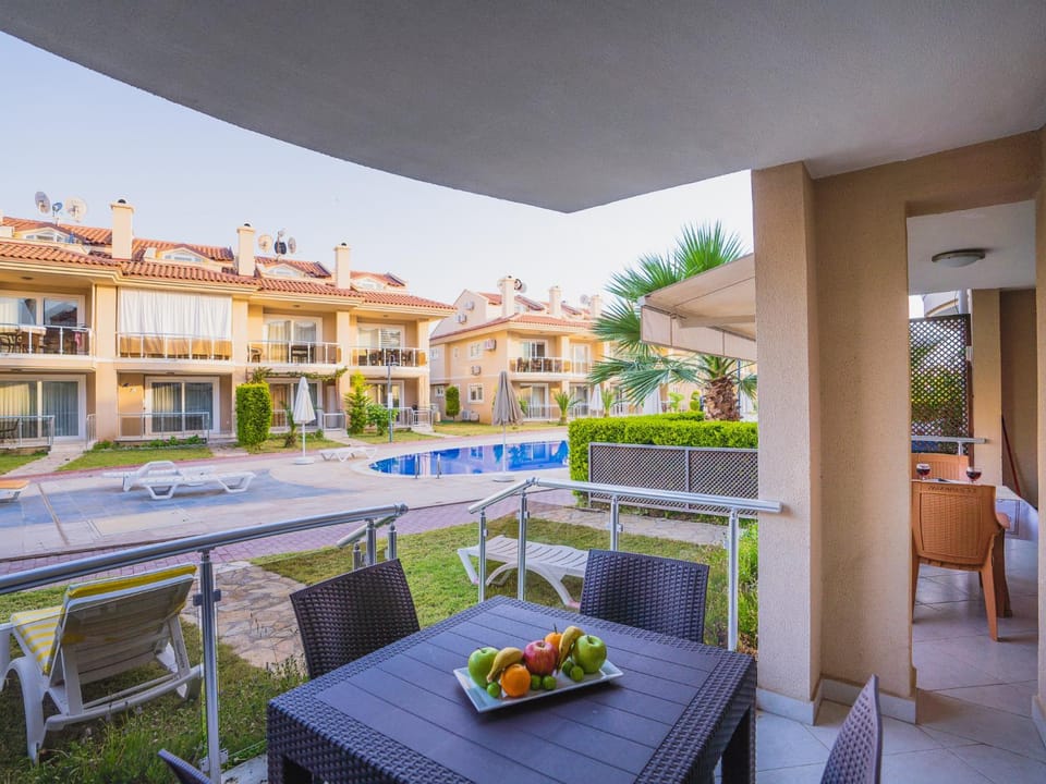 Property building, Balcony/Terrace, Dining area, Pool view