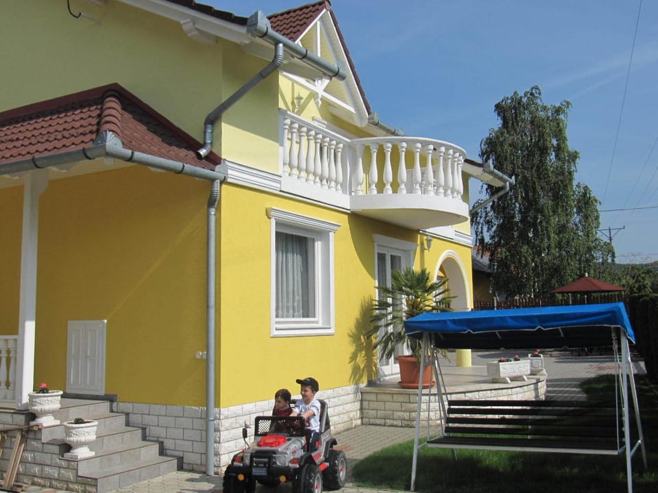 Property building, Facade/entrance
