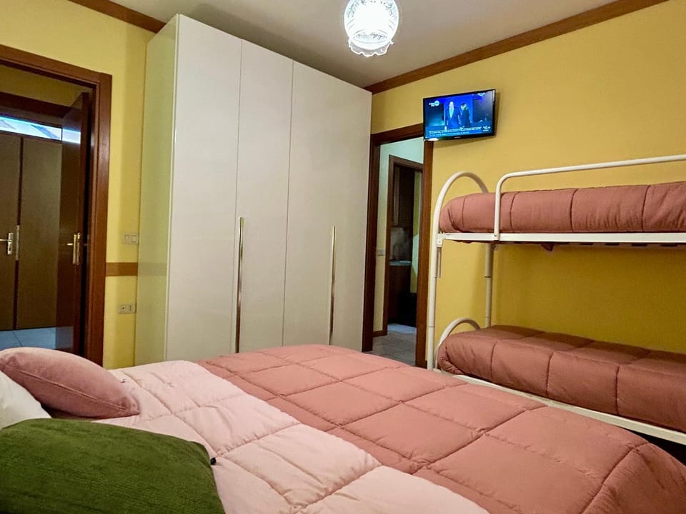 Bed, TV and multimedia, Photo of the whole room, Bedroom, bunk bed, internet, safe, wardrobe, air conditioner