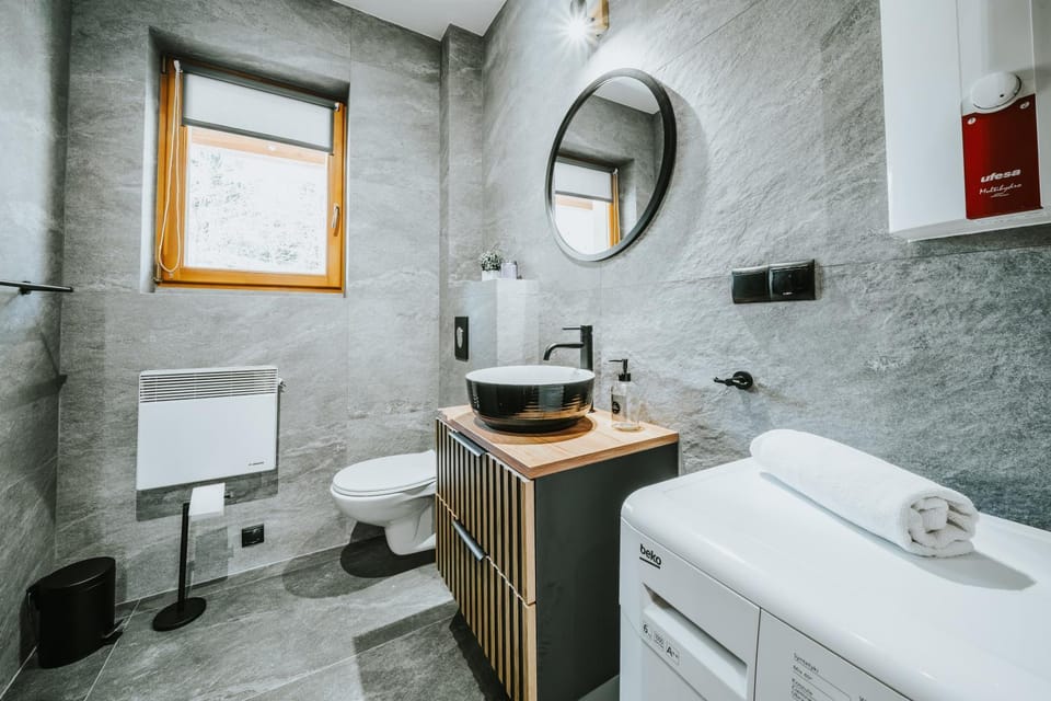 Toilet, Bathroom, towels