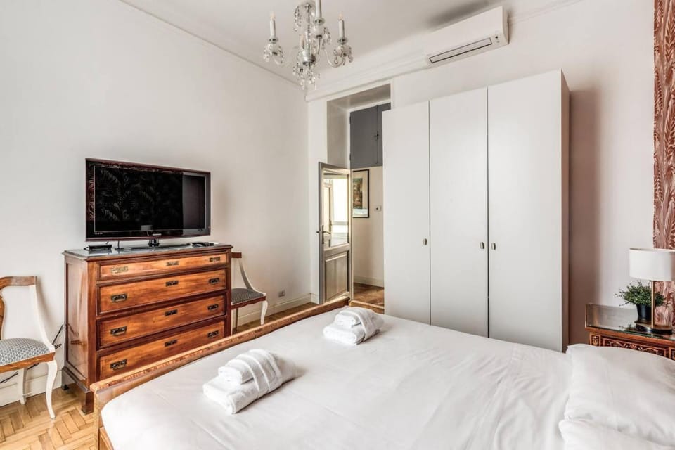Bedroom, air conditioner