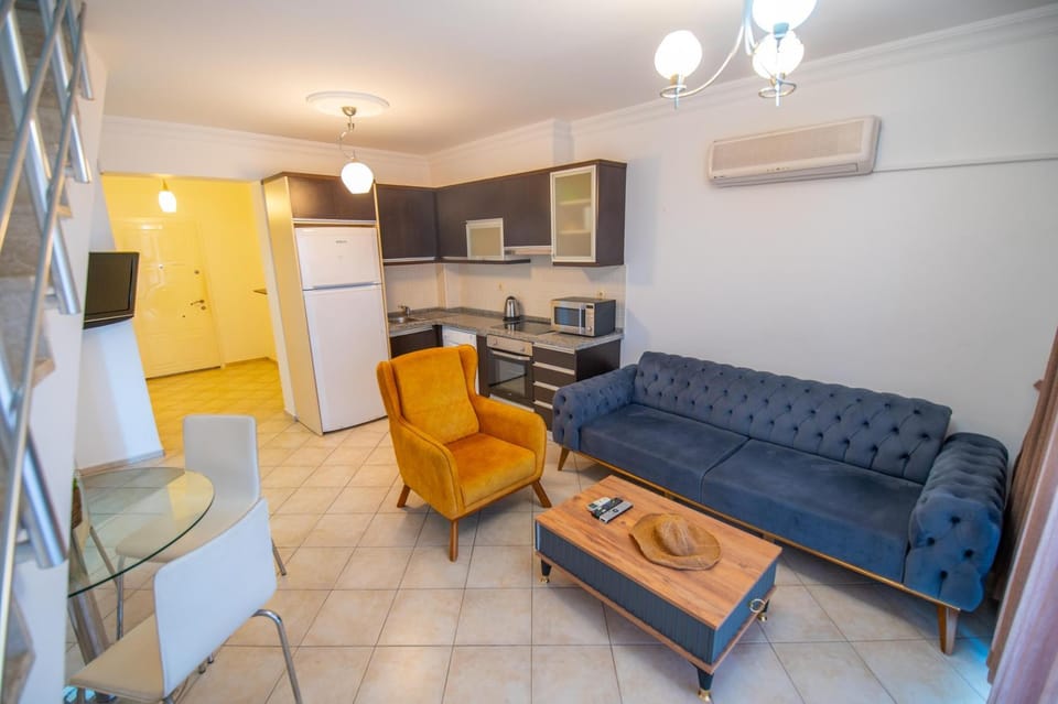 Kitchen or kitchenette, Living room, minibar, stove