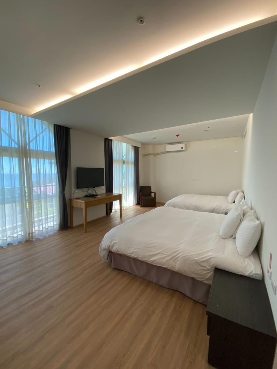 Communal lounge/ TV room, Bed, TV and multimedia, Photo of the whole room, Bedroom