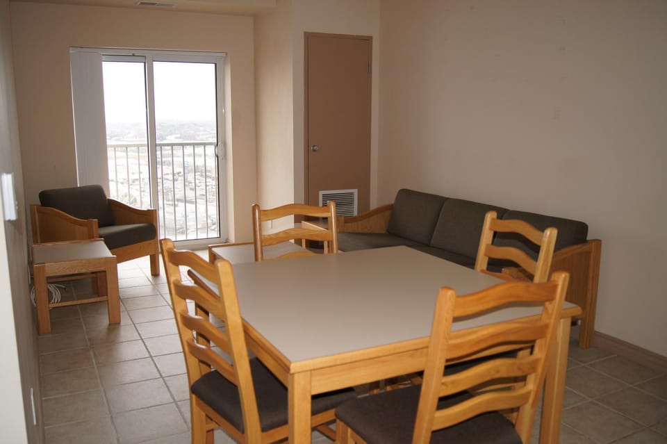 Seating area, Dining area