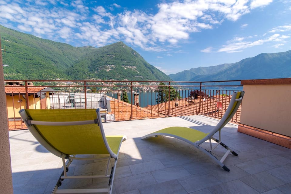 Balcony/Terrace, Photo of the whole room, Lake view