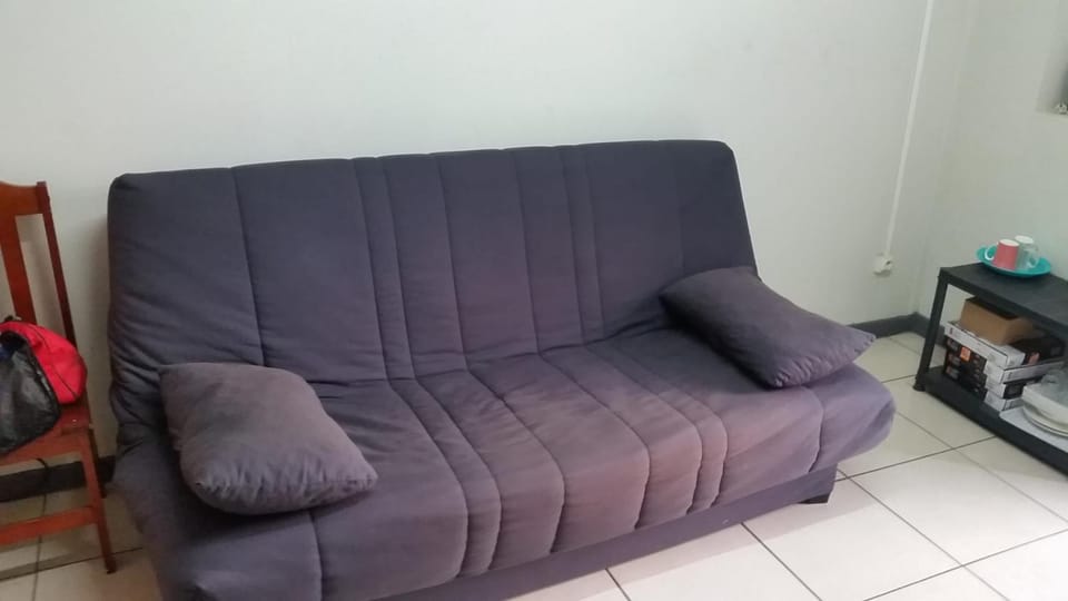 Bed, Living room