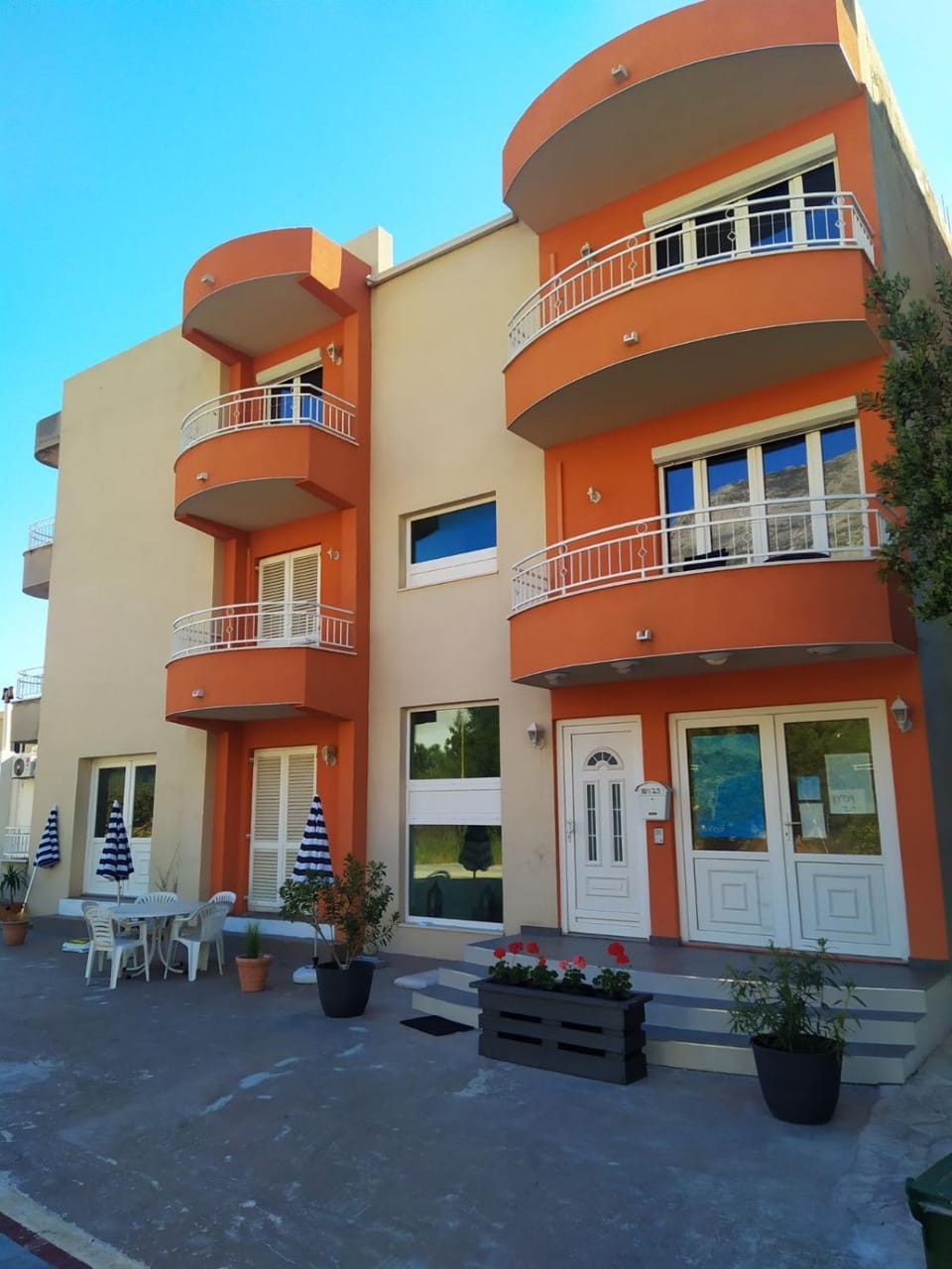 Property building, Facade/entrance