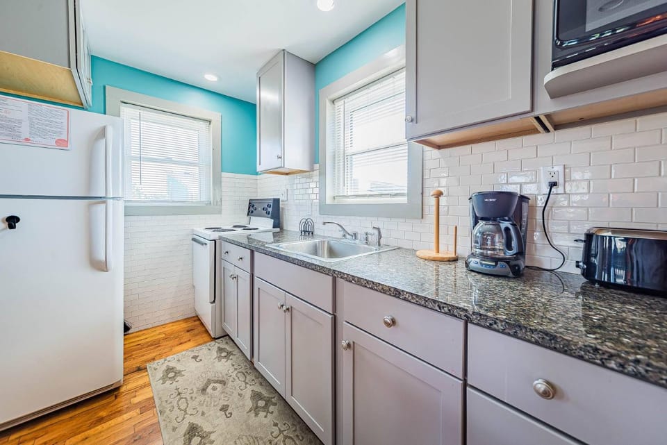 Bennett's Bungalow - S Nags Head MP 17, 30 Yds to Beach, Year Round Flex Stays House in Nags Head