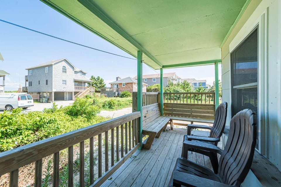 Bennett's Bungalow - S Nags Head MP 17, 30 Yds to Beach, Year Round Flex Stays House in Nags Head