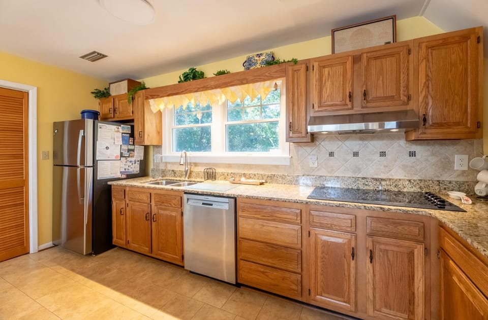 Pappia - Duck, Sanderling, Oceanside, 150 Yards to Beach, on Lake, Community Pool House in Duck