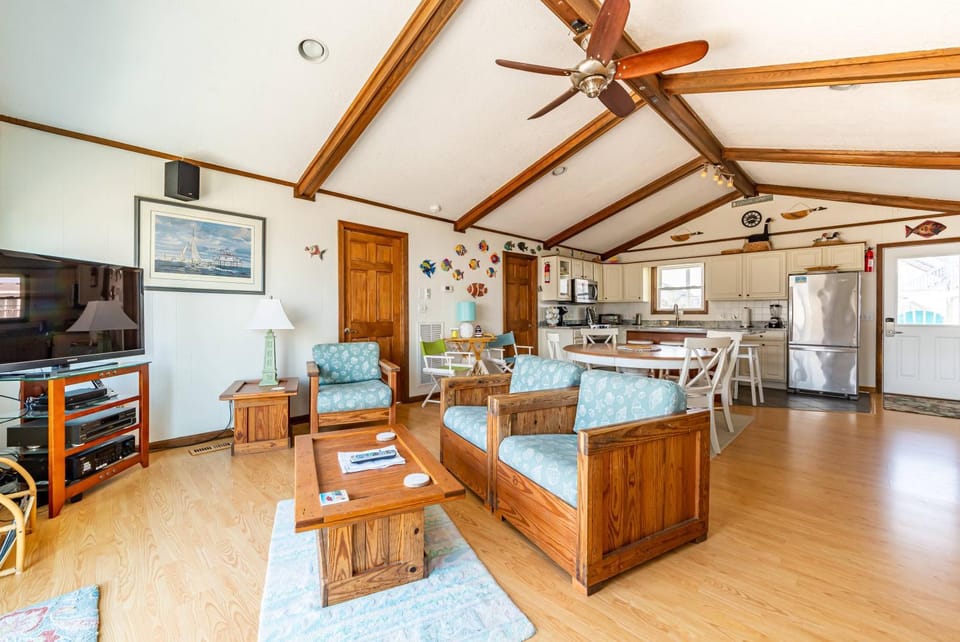 Duck Dazed - Carolina Dunes, Oceanside, Ocean View, 125 Yds to Beach, Hot Tub, Pets OK House in Duck