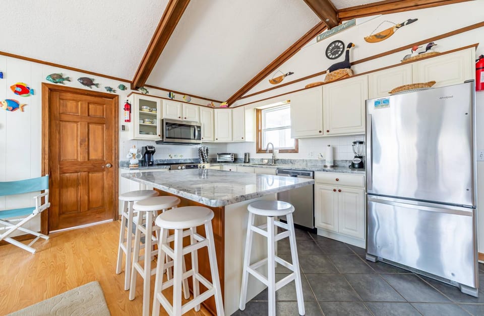 Duck Dazed - Carolina Dunes, Oceanside, Ocean View, 125 Yds to Beach, Hot Tub, Pets OK House in Duck