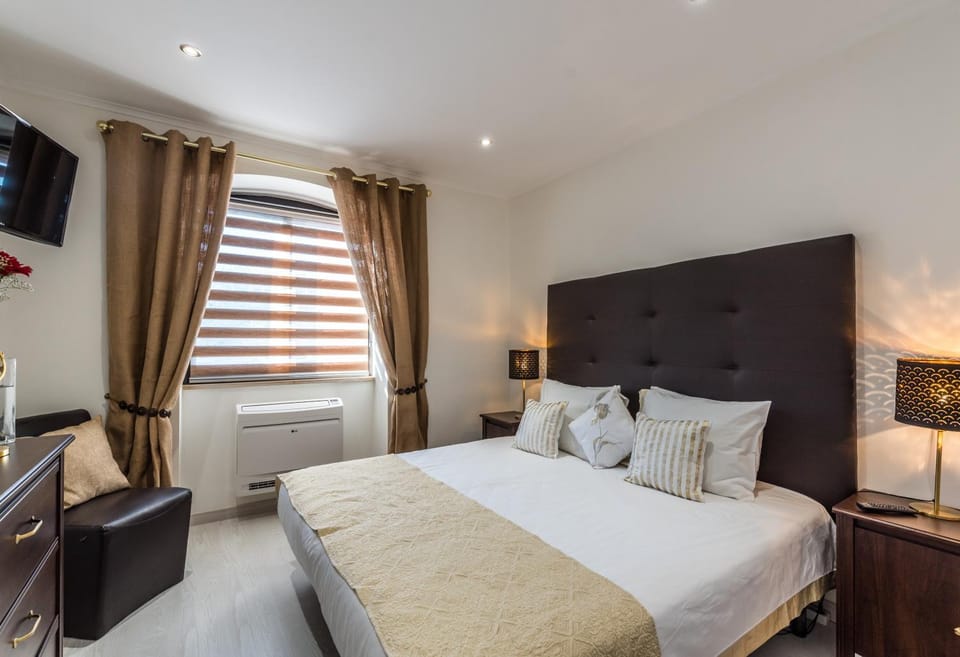 Suites By The River Bed and Breakfast in Ferragudo