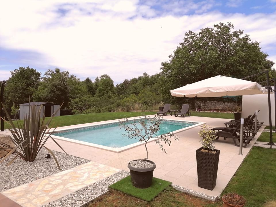 Swimming pool, Swimming pool