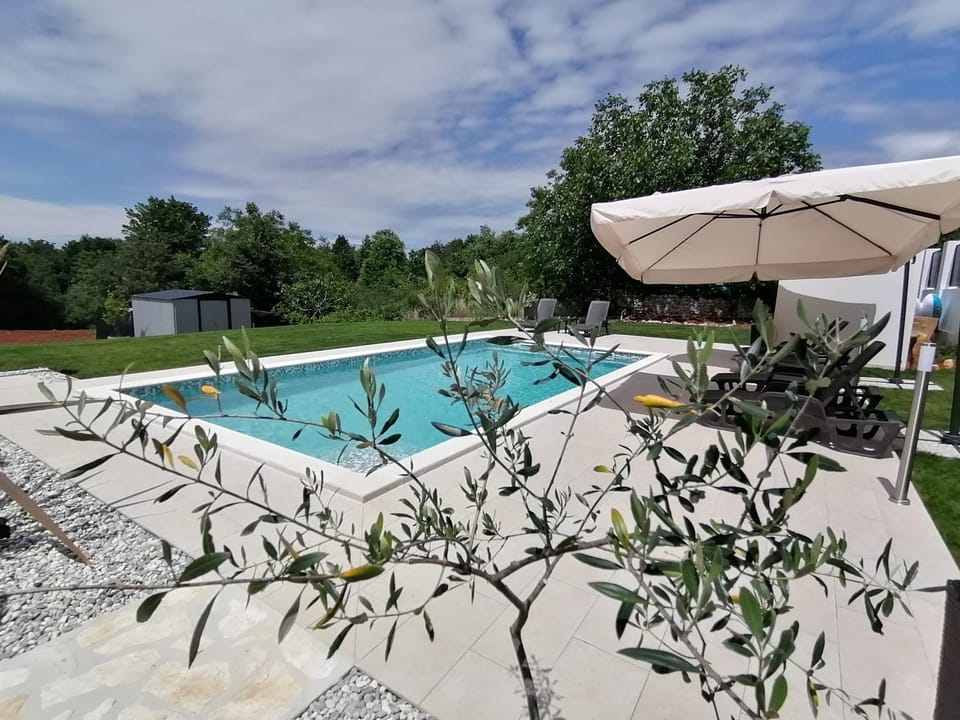Swimming pool, Swimming pool
