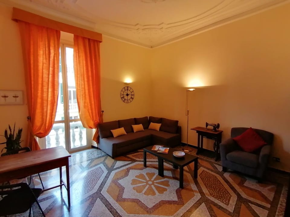 Communal lounge/ TV room, Seating area