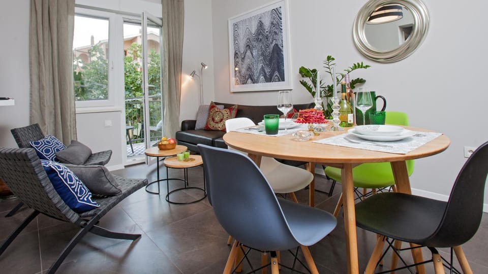 Living room, Dining area