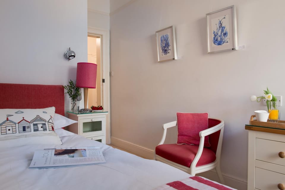 Bed, Decorative detail, Bedroom