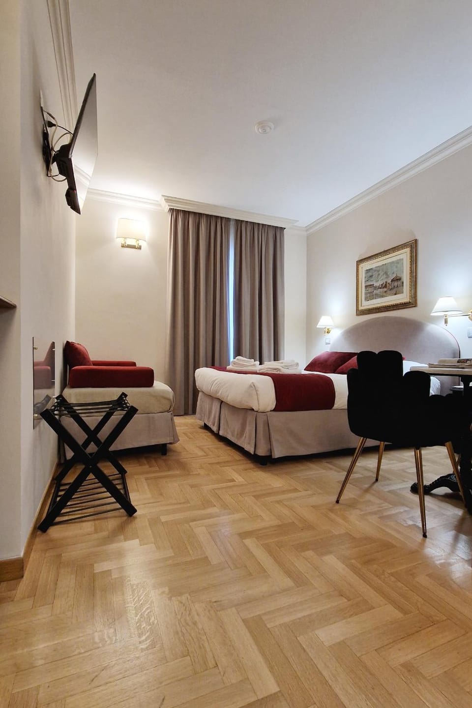 Bed, TV and multimedia, Photo of the whole room, Seating area, Bedroom, hair dresser