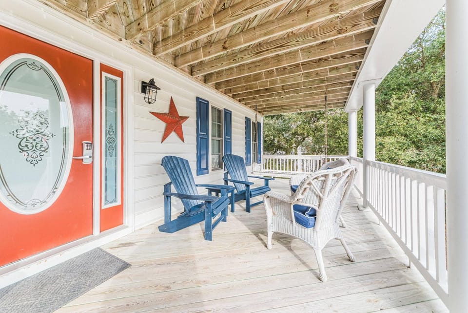 Gone With The Wind - Duck, Gull's Flight, 325 Yds to Beach, Pool, Hot Tub, Pets OK, Quiet St, Flex Stays House in Gulls Flight