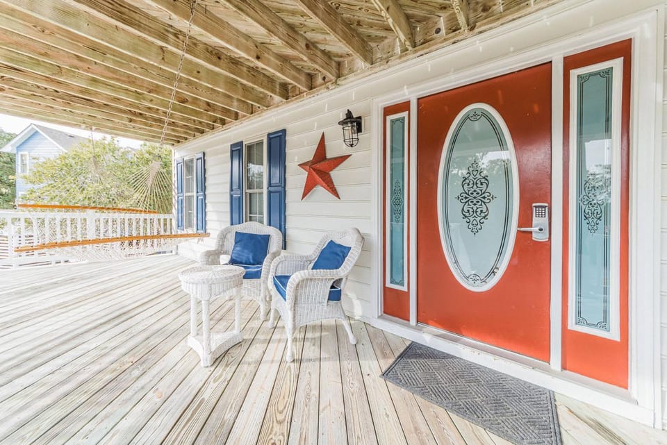 Gone With The Wind - Duck, Gull's Flight, 325 Yds to Beach, Pool, Hot Tub, Pets OK, Quiet St, Flex Stays House in Gulls Flight