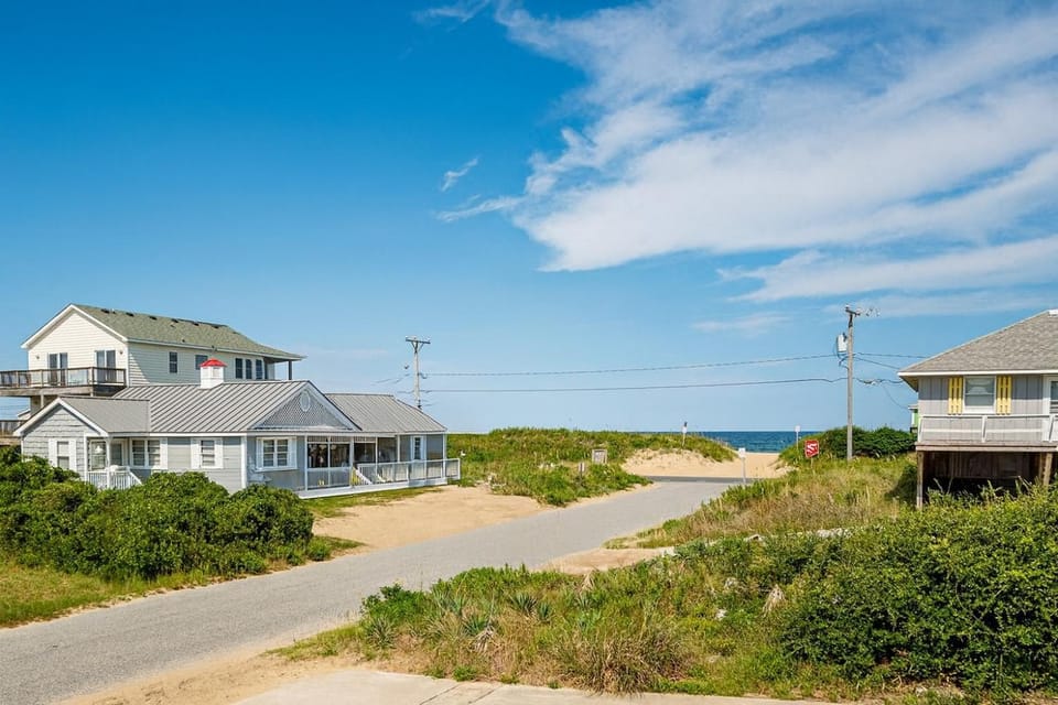 Too Close - KDH MP 6, Ocean Views, 65 Yards to Beach, Foosball, 2 Kitchens, Flex Stays House in Kill Devil Hills