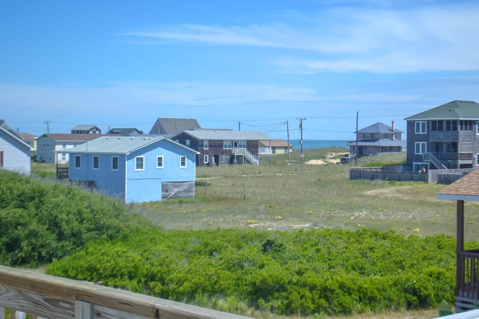 Byrd's Nest - KDH MP 6, Ocean Views, 200 Yards to the Beach House in Kill Devil Hills