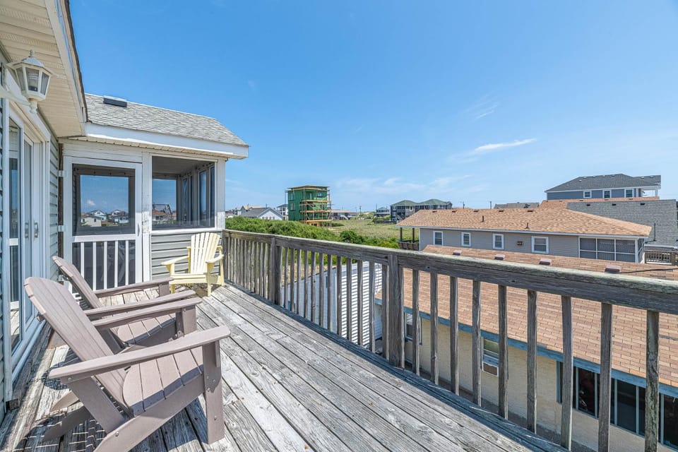 Byrd's Nest - KDH MP 6, Ocean Views, 200 Yards to the Beach House in Kill Devil Hills