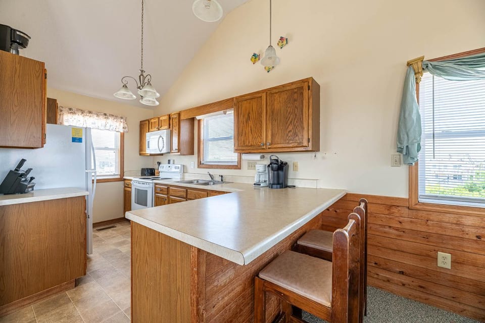 Byrd's Nest - KDH MP 6, Ocean Views, 200 Yards to the Beach House in Kill Devil Hills