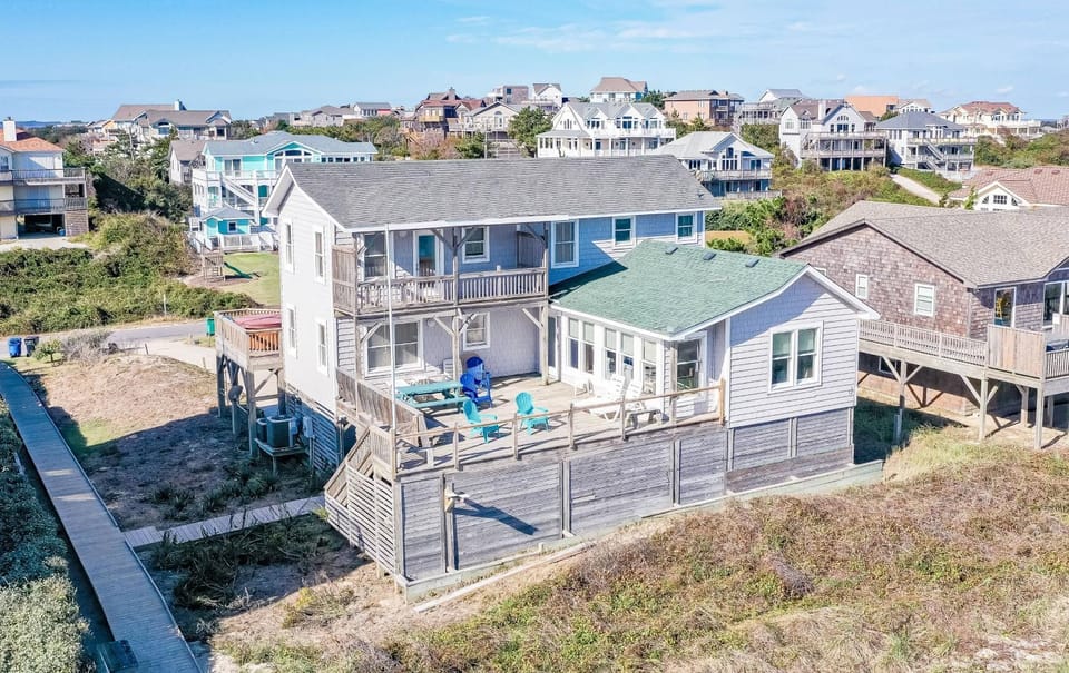 York - Duck, Carolina Dunes, Oceanfront, Ocean View, Hot Tub, Large Decks, Pets OK House in Duck