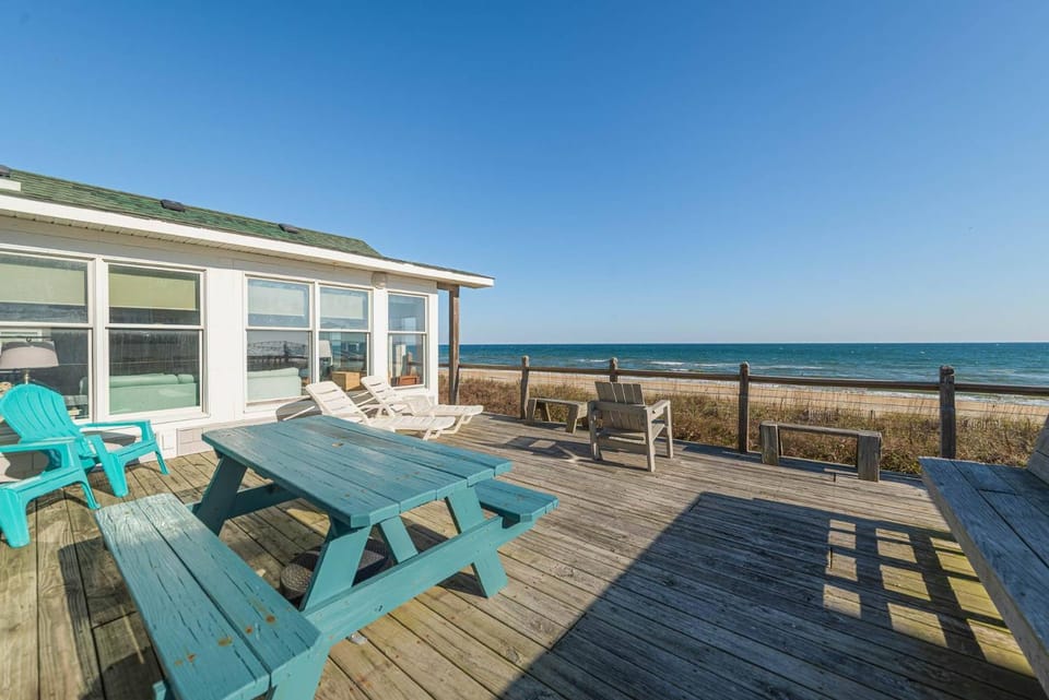 York - Duck, Carolina Dunes, Oceanfront, Ocean View, Hot Tub, Large Decks, Pets OK House in Duck