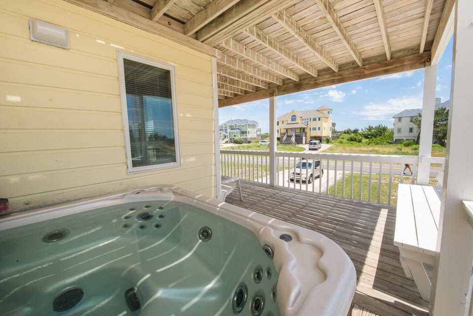 Carolina Moon - Corolla, Whalehead, 50 Yards to Beach, Ocean View, Hot Tub, Fireplace, Pets OK House in Corolla