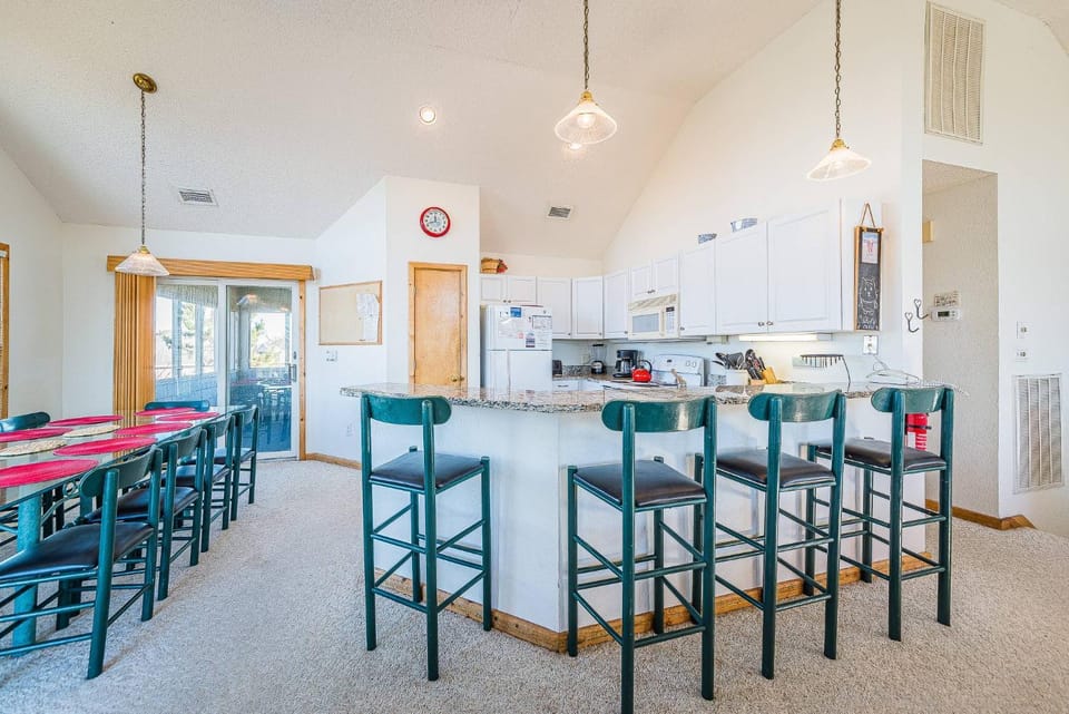 Banana Republic - Duck, Carolina Dunes, 200 Yds to Beach, Pool, Hot Tub, Ocean View House in Duck