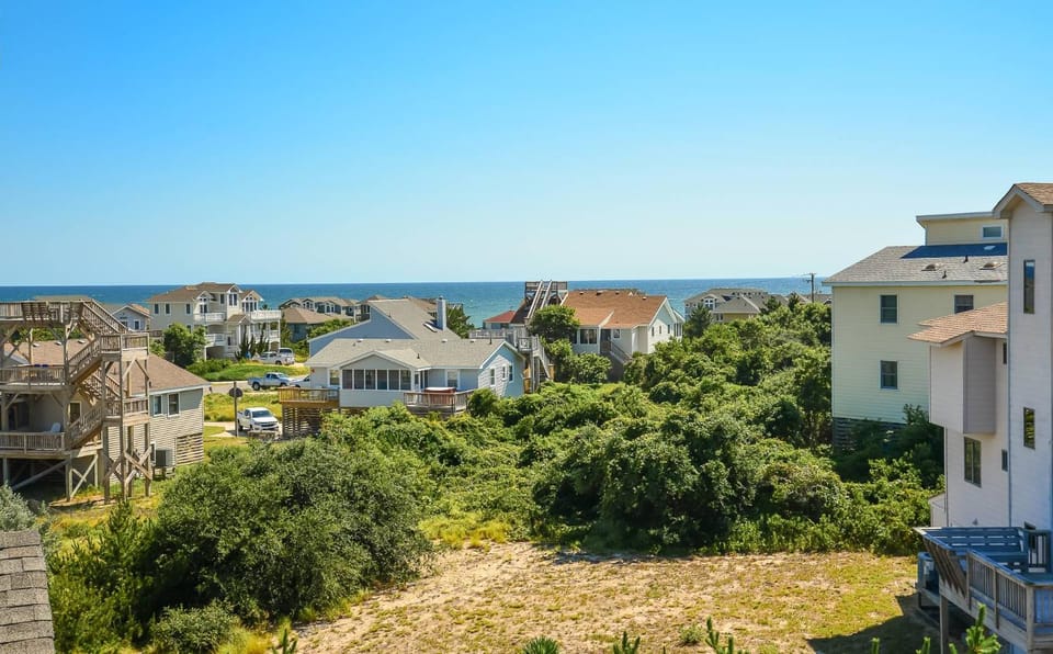 Banana Republic - Duck, Carolina Dunes, 200 Yds to Beach, Pool, Hot Tub, Ocean View House in Duck