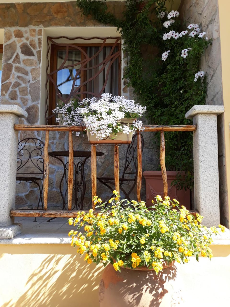 Facade/entrance, Balcony/Terrace
