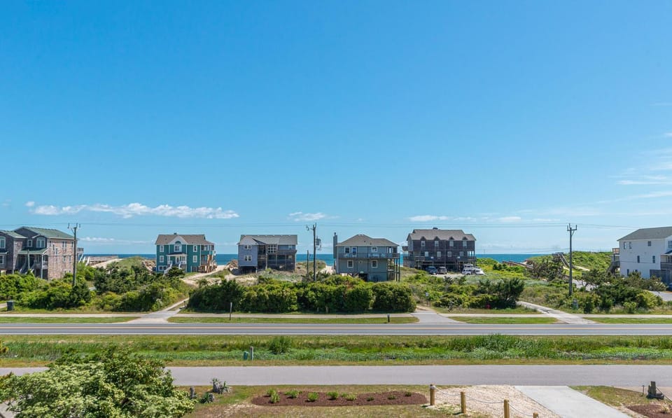 Mystic Memories - S Nags Head MP 19, Ocean View, Beach 80 Yds, Pool, Hot Tub, Close to Pier House in Nags Head