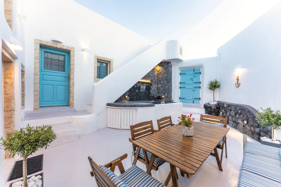 Hot Tub, Seating area, Dining area