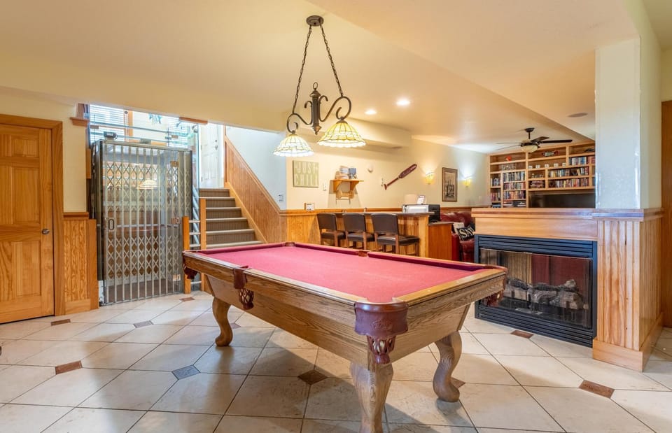 Sea Shellter - S Nags Head, South Creek Acres, 150 Ft to Beach, Elevator, Pool, Hot Tub, Pool Table House in Nags Head