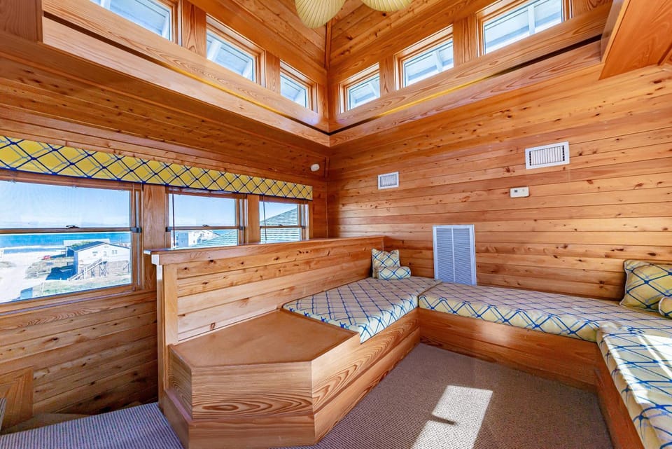 Sea Shellter - S Nags Head, South Creek Acres, 150 Ft to Beach, Elevator, Pool, Hot Tub, Pool Table House in Nags Head