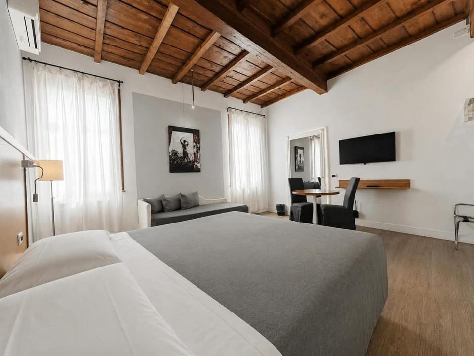 Photo of the whole room, Bedroom, air conditioner