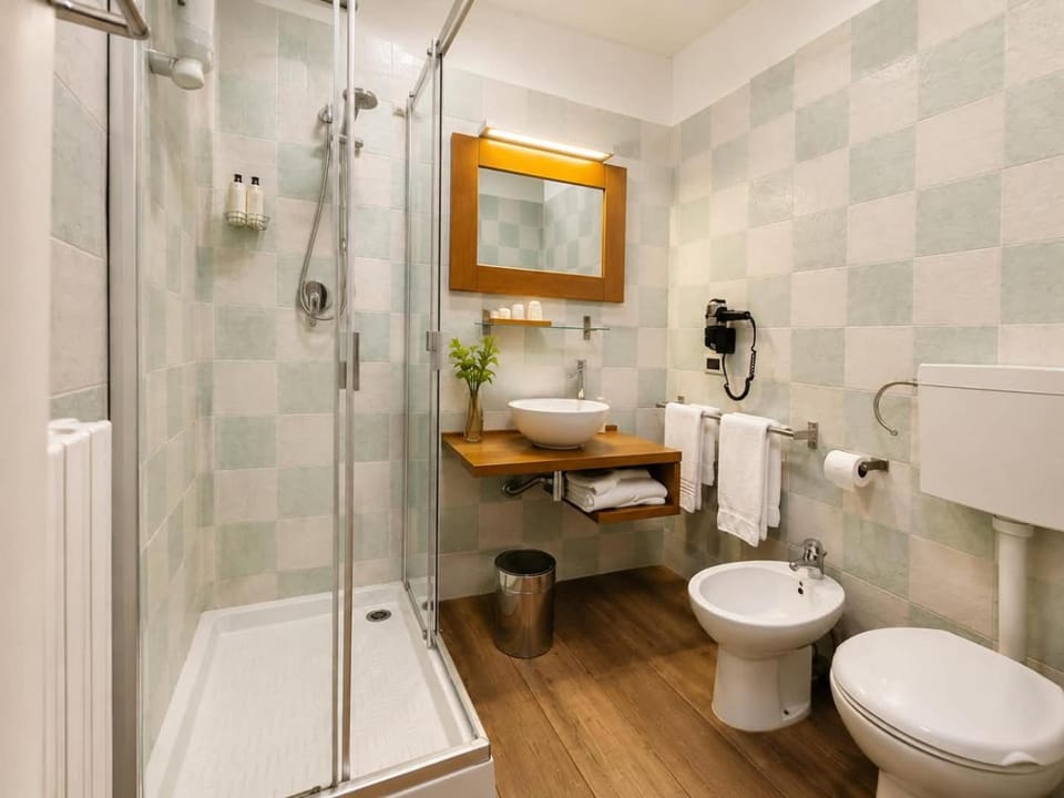 Shower, Toilet, Bathroom, bidet, towels